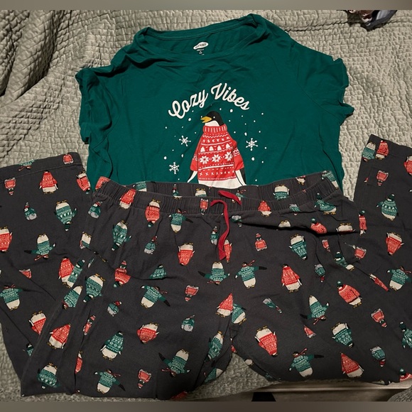 Old Navy Christmas Penguin Pajama Set - Picture 1 of 11